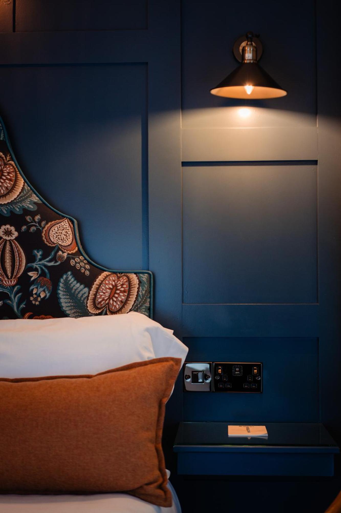 Mcgrory'S Hotel Калдафф Экстерьер фото