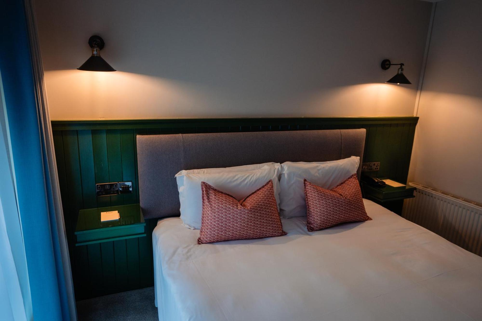 Mcgrory'S Hotel Калдафф Экстерьер фото