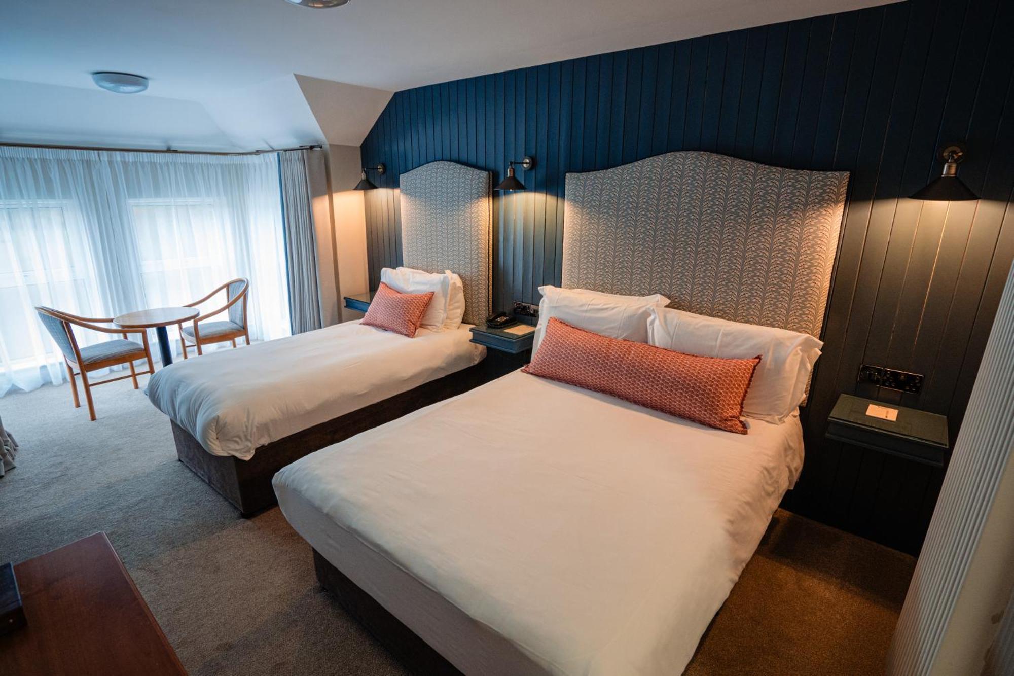 Mcgrory'S Hotel Калдафф Экстерьер фото